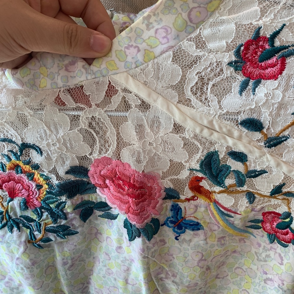 Embroidery dresses - Picture 4 of 6